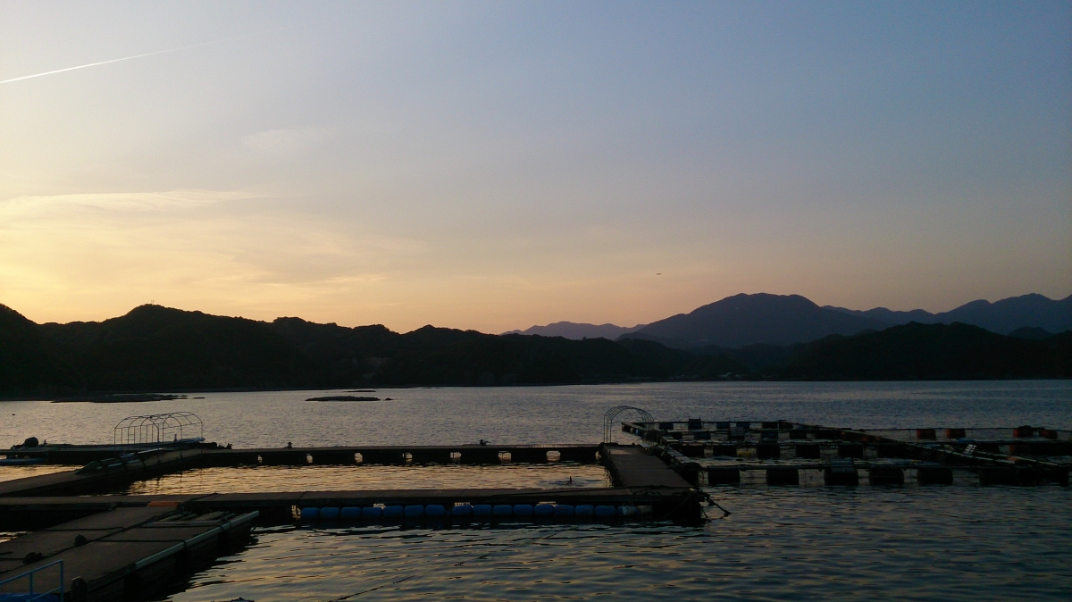太地町:夕焼けの海/写真素材(SO-04Eで撮影)