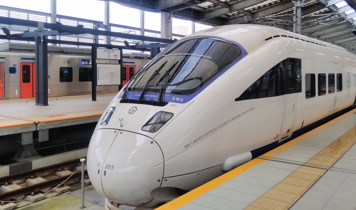 長崎駅のフリー写真素材:VAIO-PhoneAで撮影(885系白いかもめ)